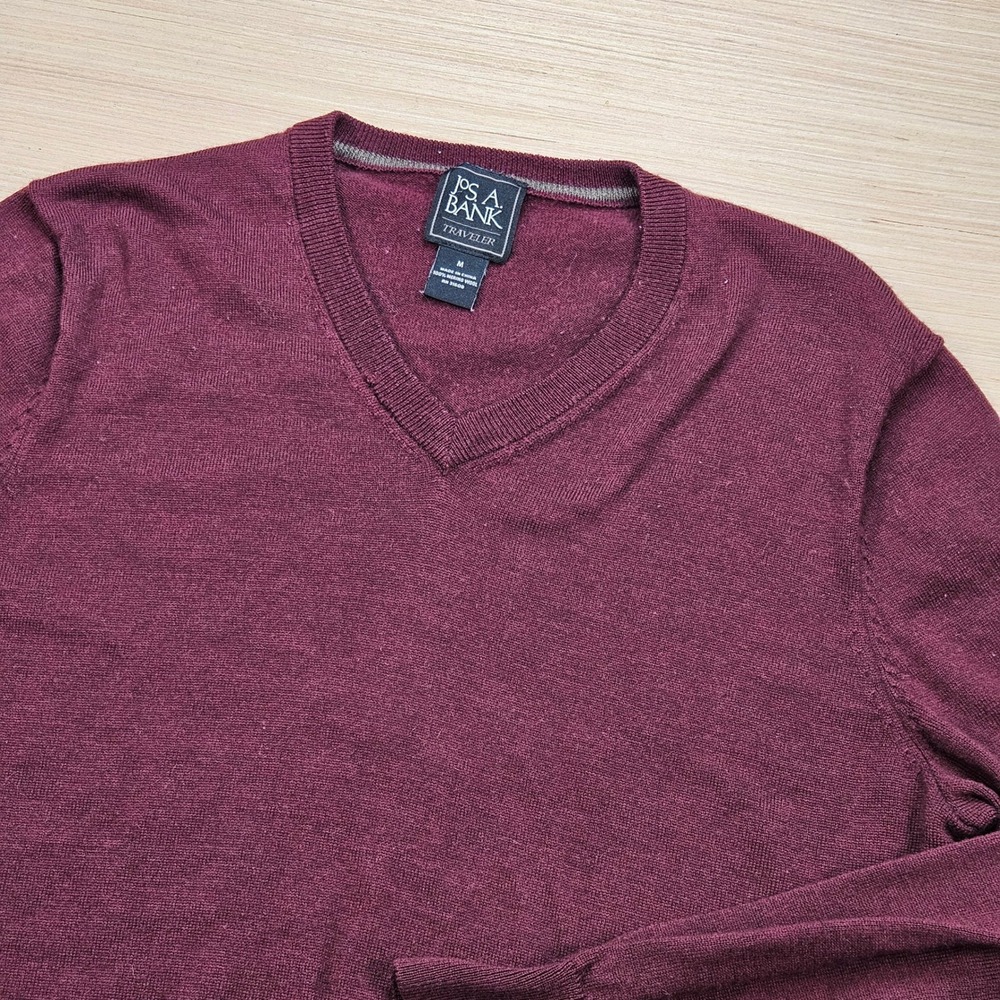 Jos A Bank Sweater Mens M Burgundy Merino Wool V-Neck Traveler Pullover